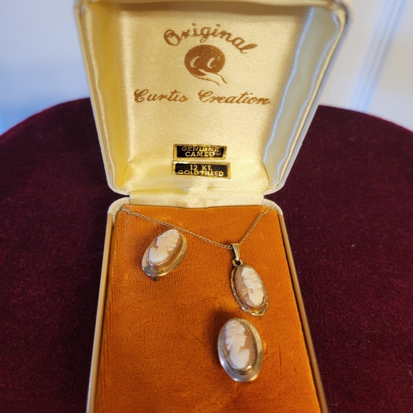 Vintage Curtis Creation Genuine Cameo Pendant & Clip-On Earrings ~ 12 KTGF ~ - Picture 2 of 16